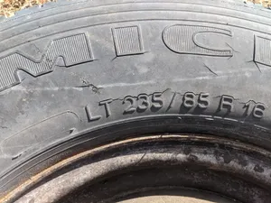 Photo of cracks in the tire